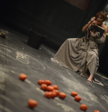 Proposta teatral per al cap de setmana: Mi relación con la comida (Teatre del Mar) i Acosos y derribos SL (Teatre Sans)